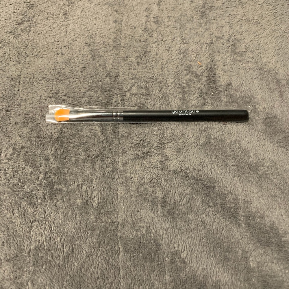Younique Cream Shadow Brush